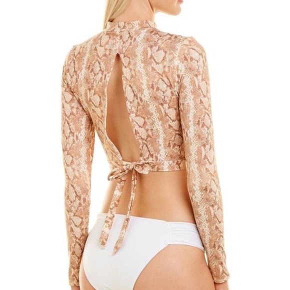 Vitamin A Remy Rashguard crop top - Picture 2 of 8